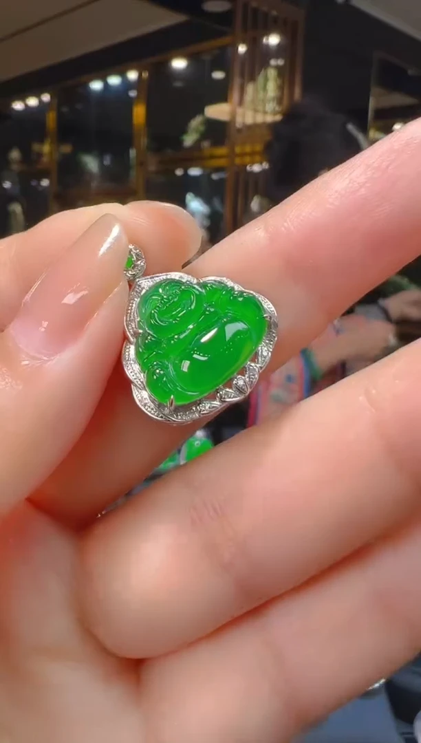 吊坠(赠链)18K金镶嵌翡翠065（多样性发其一）