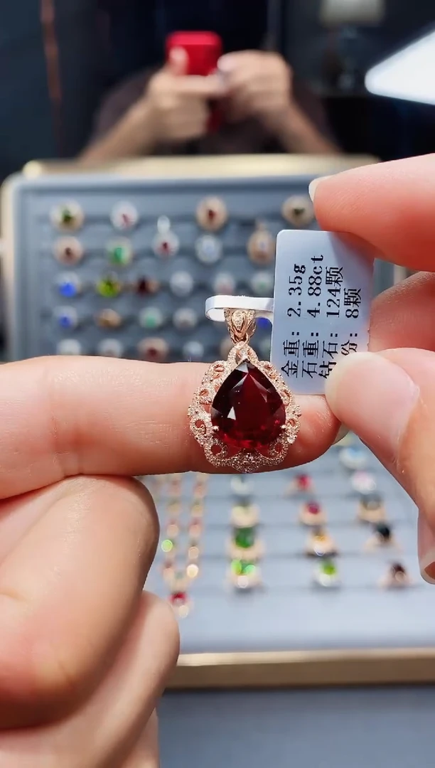 18K金镶嵌颈饰碧玺4.88.