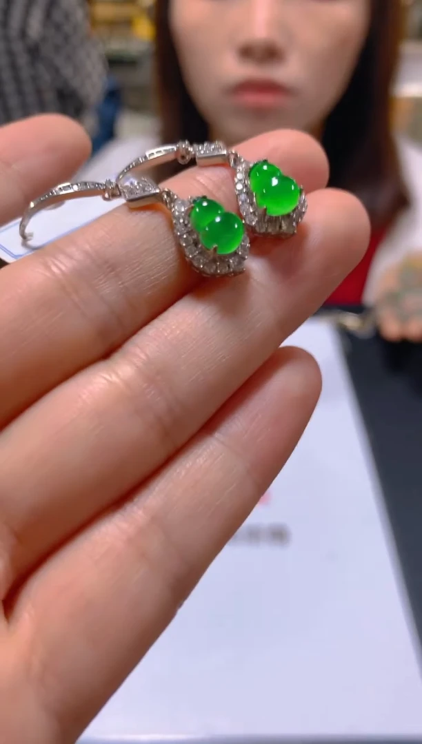未镶嵌翡翠耳饰多样性发一