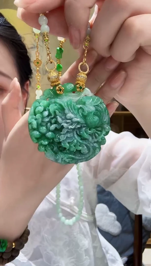 颈饰未镶嵌翡翠吊坠