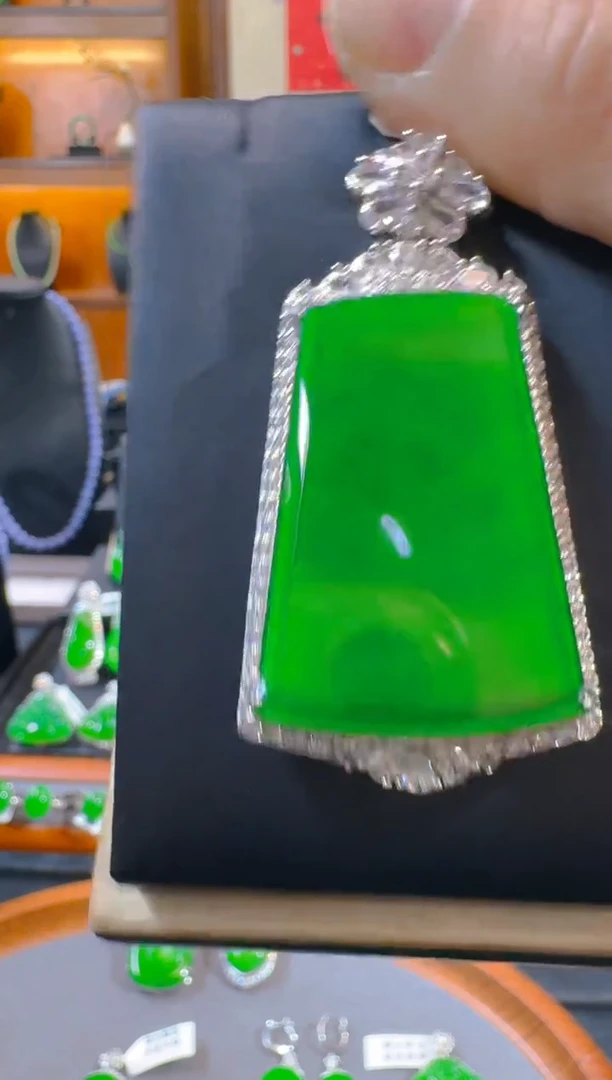 吊坠(赠链)银S925镶嵌翡翠天然A货翡翠