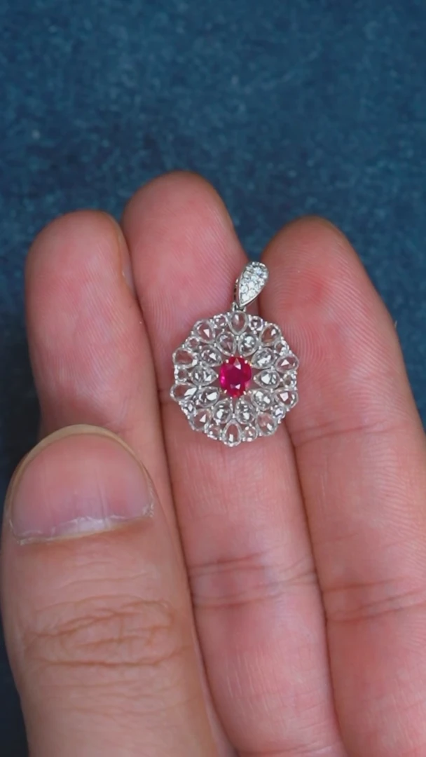 【闪购商品】红宝石吊坠(不含链)18K金镶嵌T02300