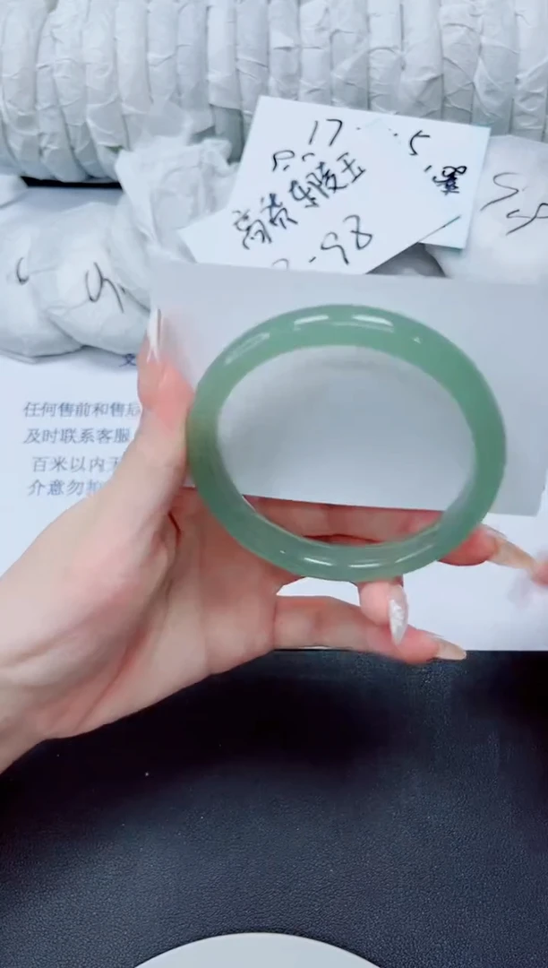 未镶嵌手镯石英质玉23/56.3