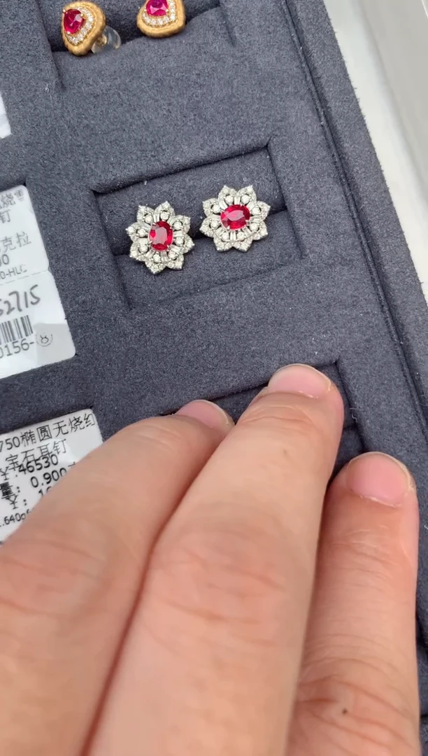 耳钉18K金镶嵌红宝石92分红宝石 BF