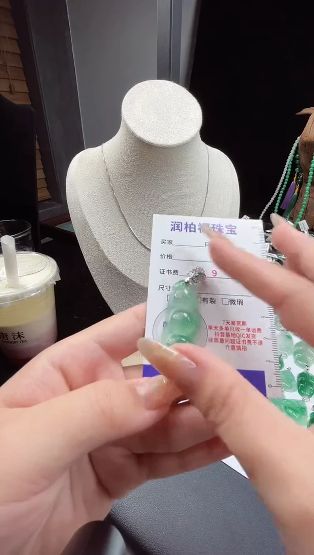 吊坠(赠链)银S925镶嵌石英质玉（非洲翠）23.189