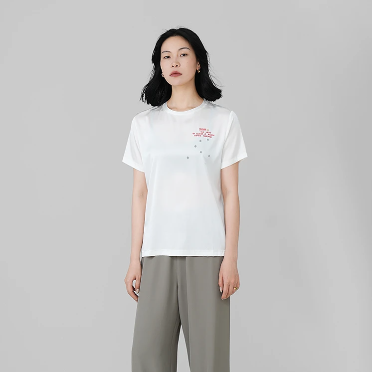 C4N我为新品狂 女士白色真丝弹力缎圆领四叶草字母T恤短袖 Maci