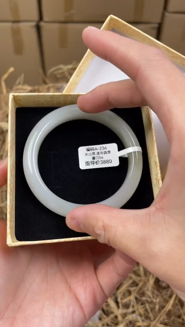 未镶嵌手镯石英质玉A236