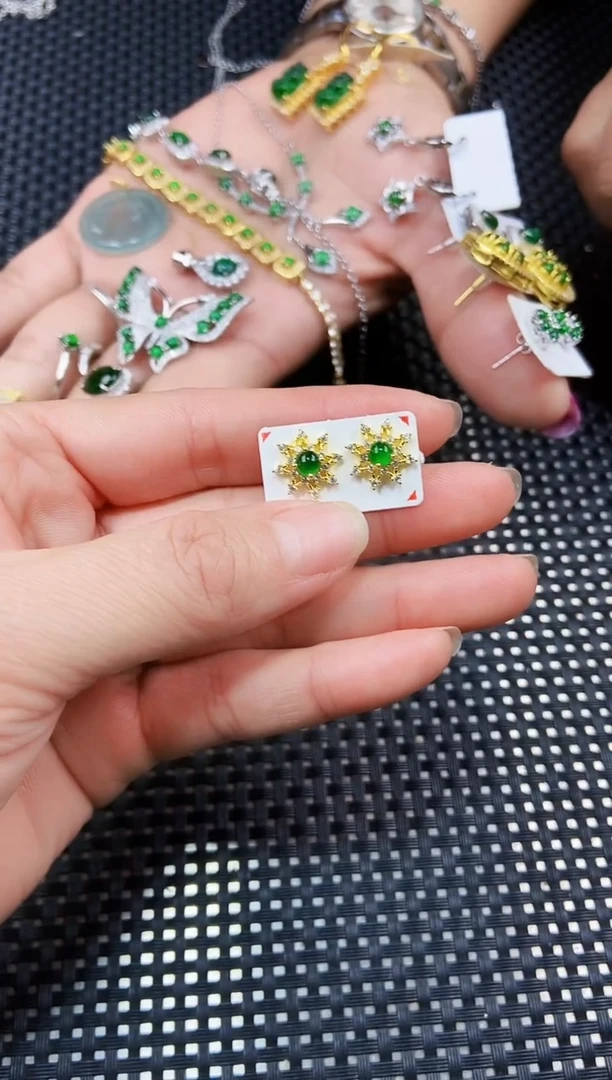 【闪购商品】翡翠耳饰未镶嵌111111111