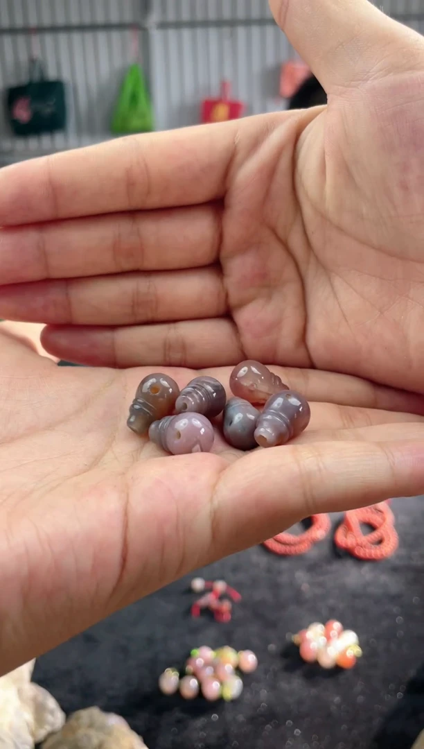 南红玛瑙未镶嵌珠宝奇石原矿无忧化 三通 10＋多样性随机一颗