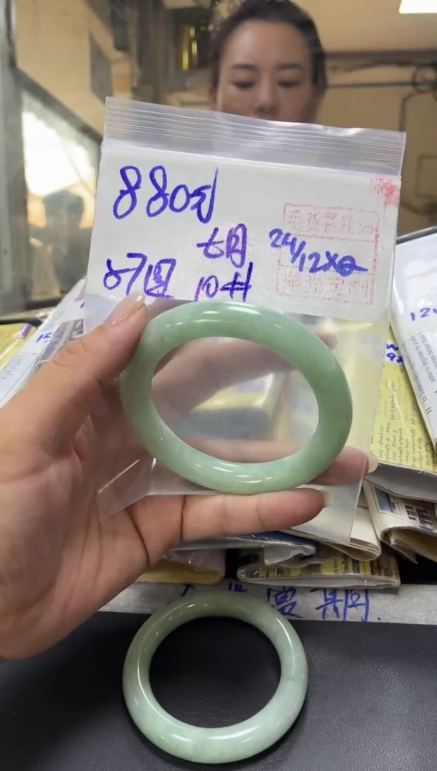 未镶嵌定制翡翠七*?+手镯57圆#880元  毛货需抛光