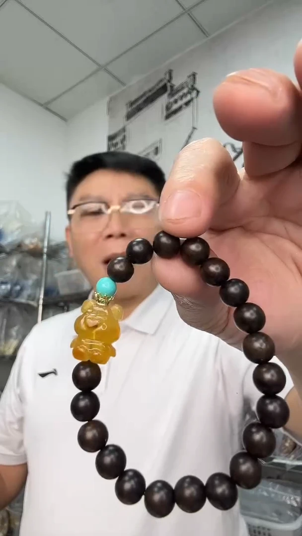 裸石琥珀未镶嵌（有瑕介意勿拍）