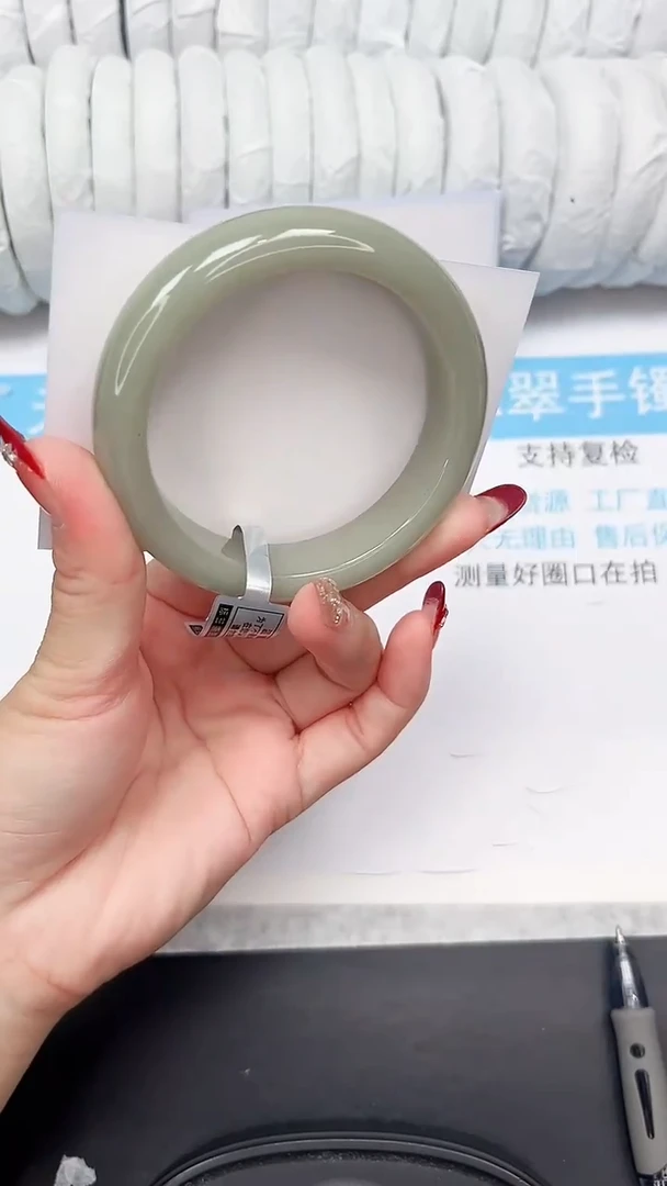 未镶嵌手镯石英质玉33-58.3DK