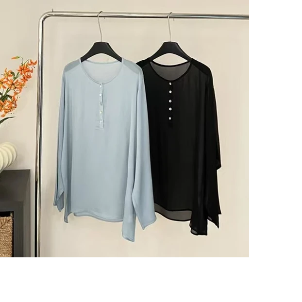 新款时尚舒适领口排扣百搭简约宽松圆领纱纱防晒套头女士长袖上衣