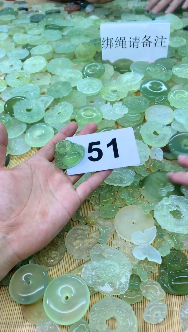 未镶嵌蛇纹石玉颈饰51