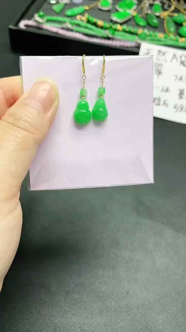 18K金镶嵌翡翠耳饰赠礼盒证书