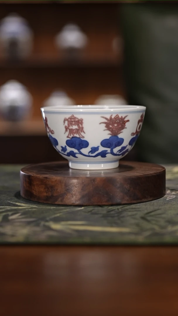 【闪购商品】古官青玉莲托八宝釉里红主人杯