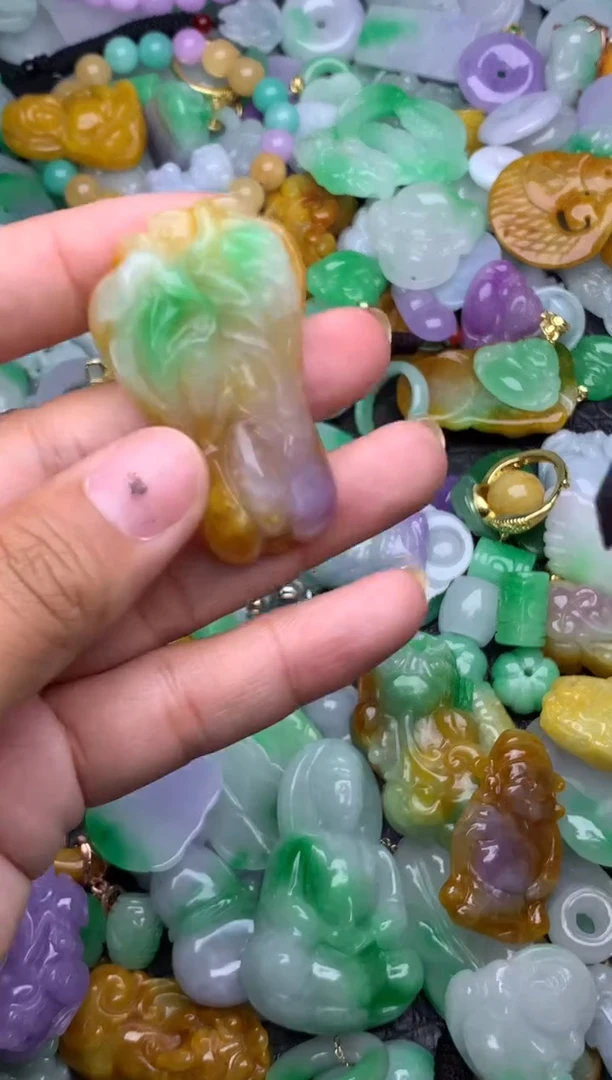 颈饰未镶嵌翡翠天然缅甸翡翠吊坠