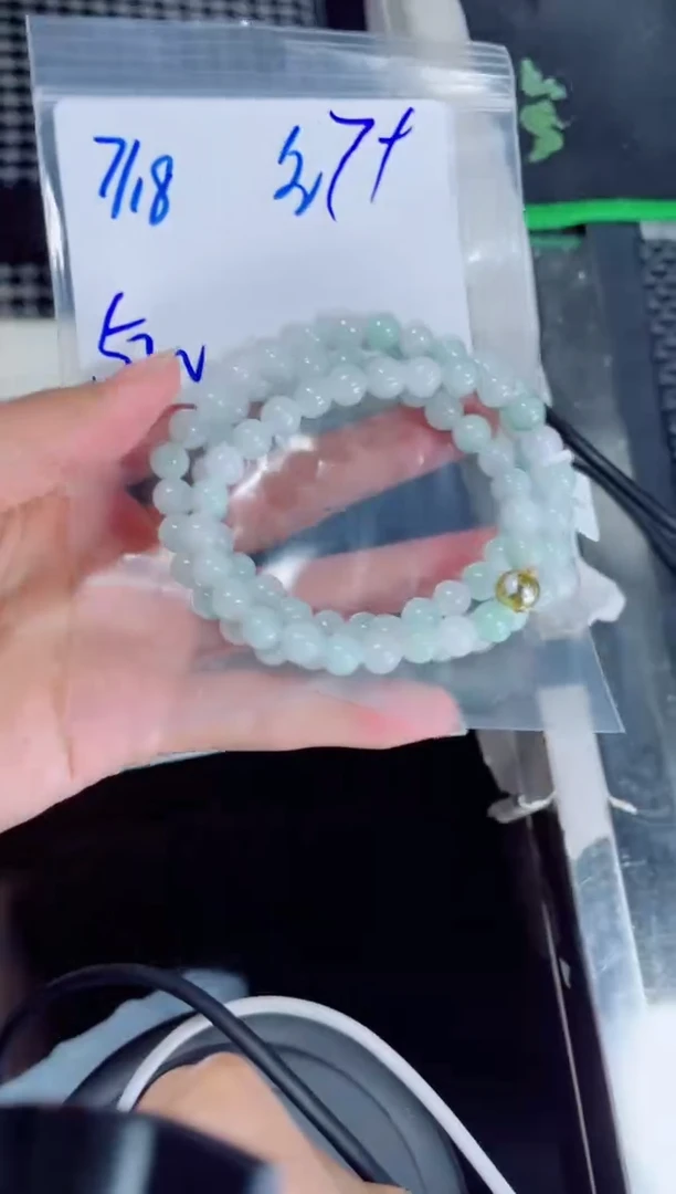 定制翡翠未镶嵌小**杯珠串