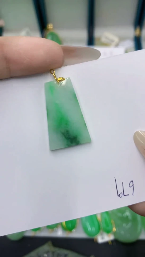 颈饰18K金镶嵌翡翠11111