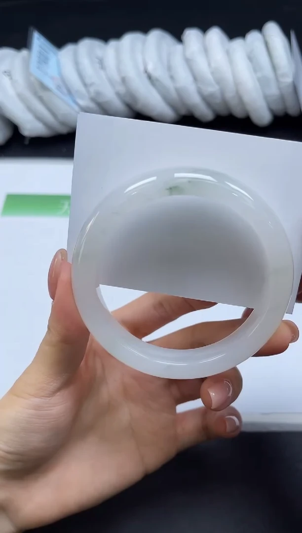 未镶嵌手镯石英质玉083-