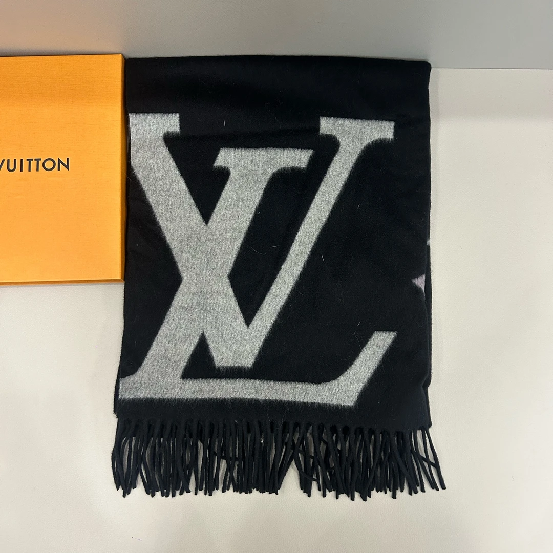 99新 LouisVuitton/路易威登 大logo羊绒围巾披肩M5409