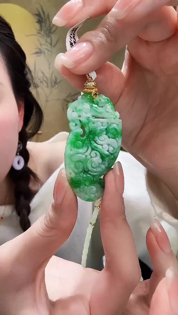 颈饰未镶嵌翡翠吊坠