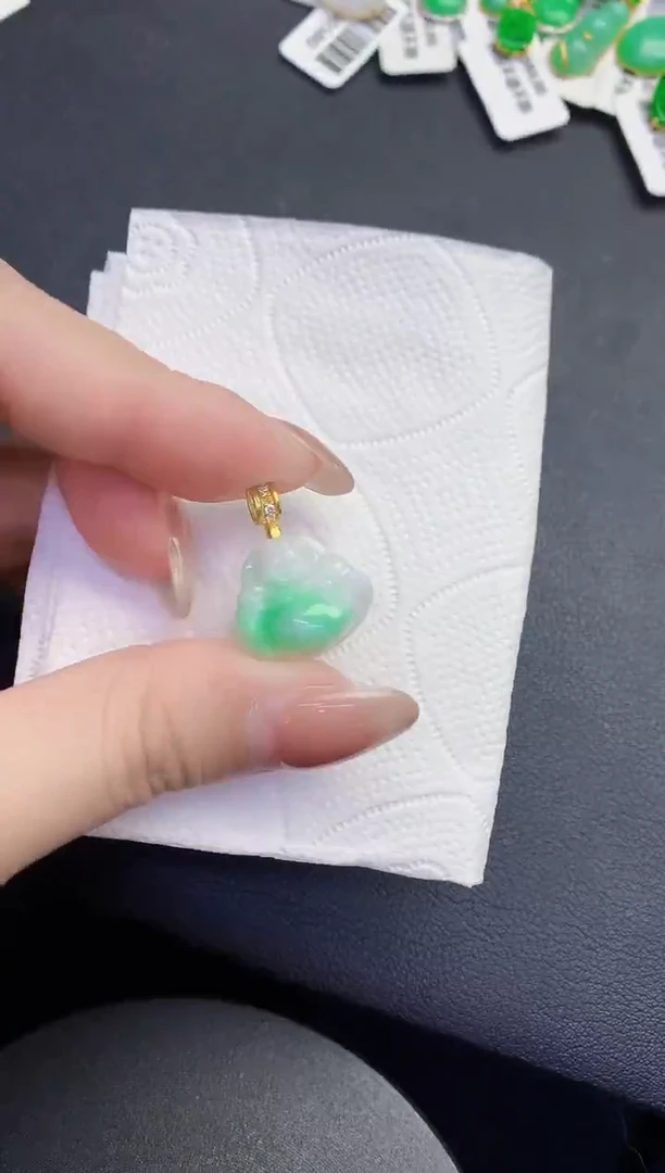 颈饰未镶嵌翡翠缅甸天然翡翠A货