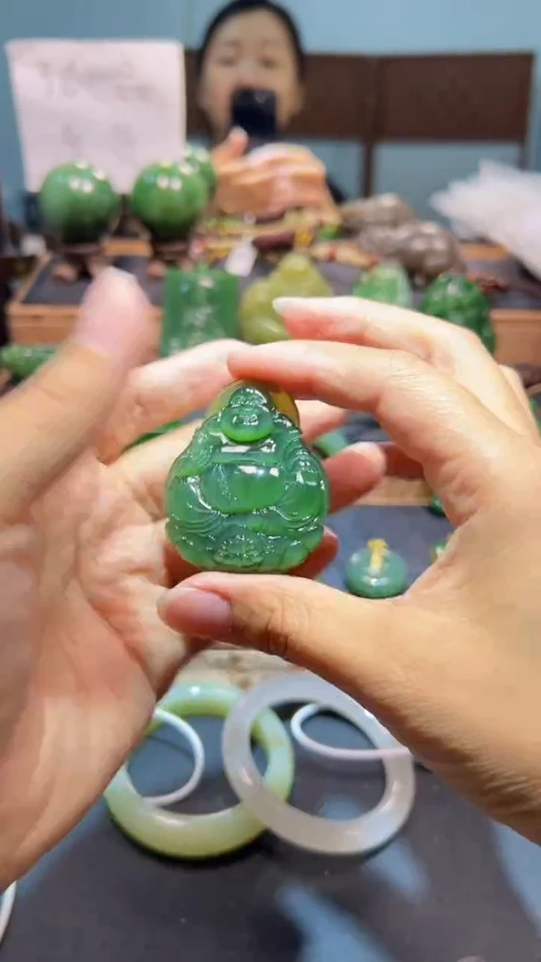 颈饰未镶嵌和田玉（碧玉）1