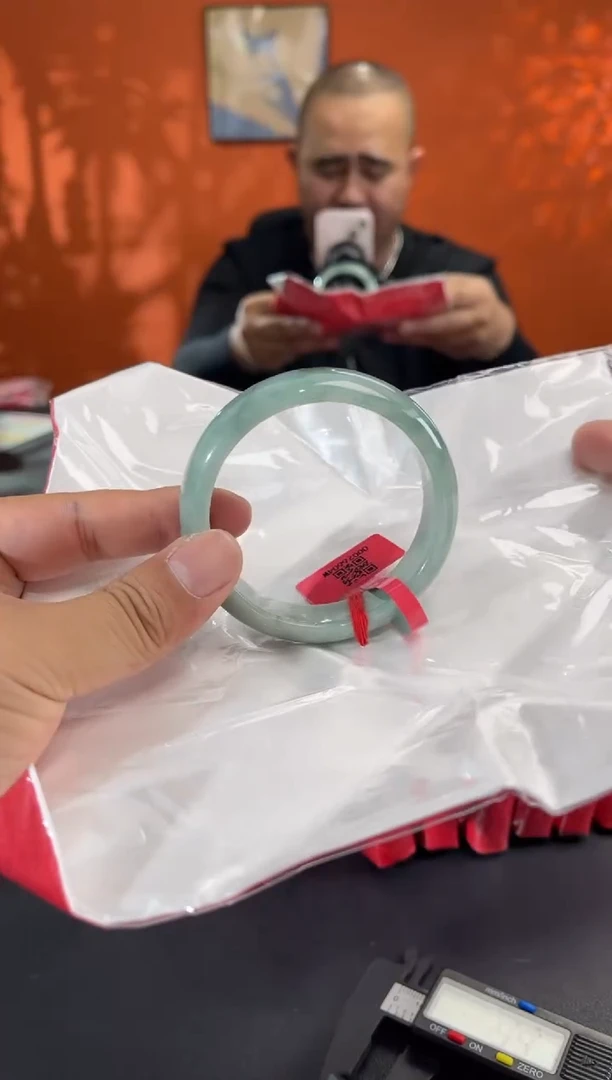 未镶嵌手镯翡翠3        圈口57