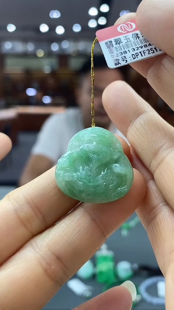 颈饰未镶嵌翡翠财神爷