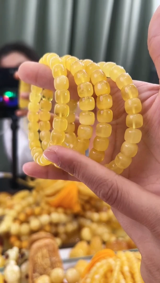 【闪购商品】蜜蜡手链未镶嵌蜜蜡手串多样性发其中一件