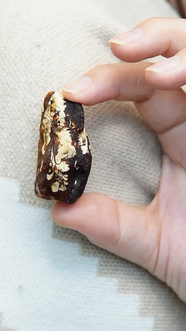 【闪购商品】琥珀裸石未镶嵌原石