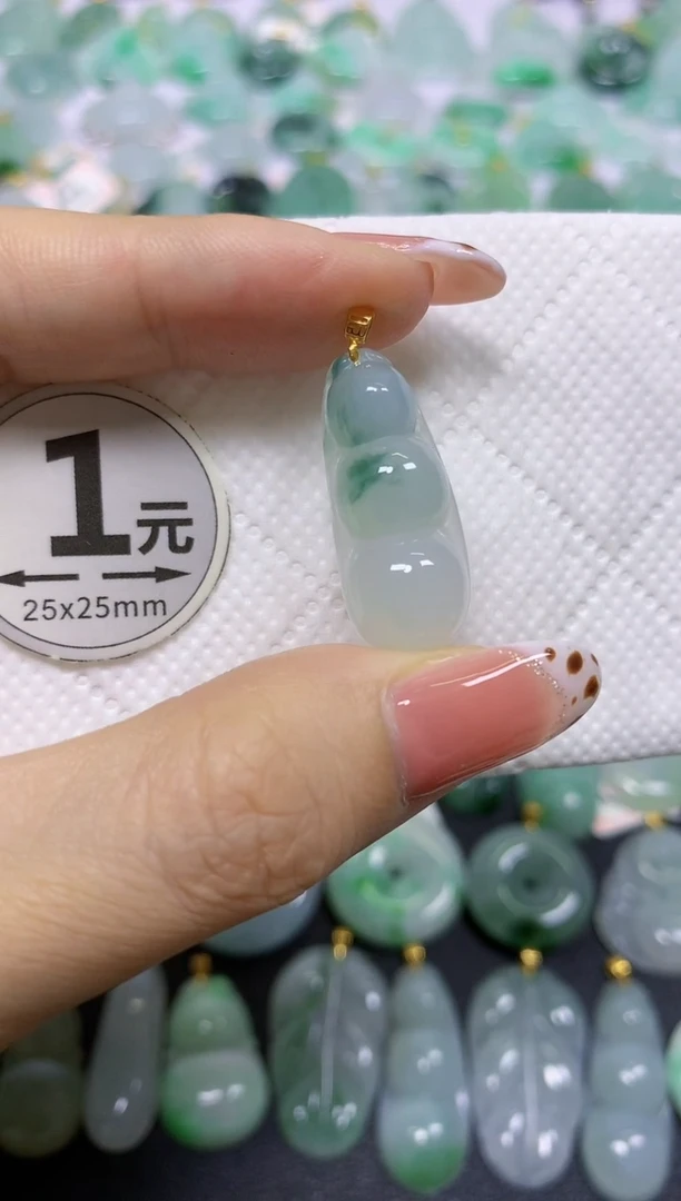 颈饰18K金镶嵌翡翠天然翡翠A货