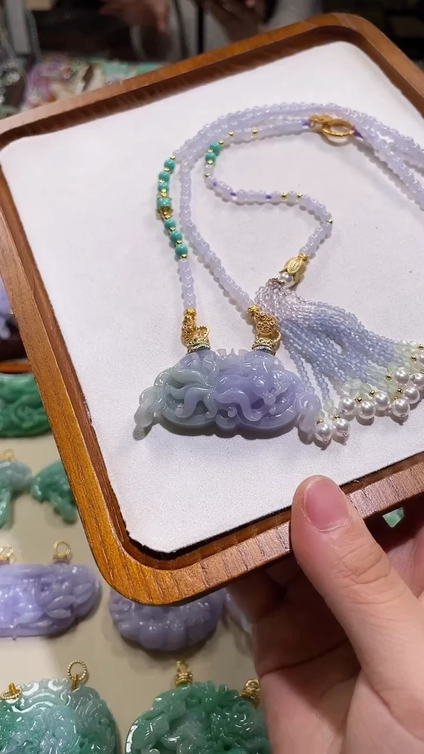 翡翠未镶嵌颈饰吊坠