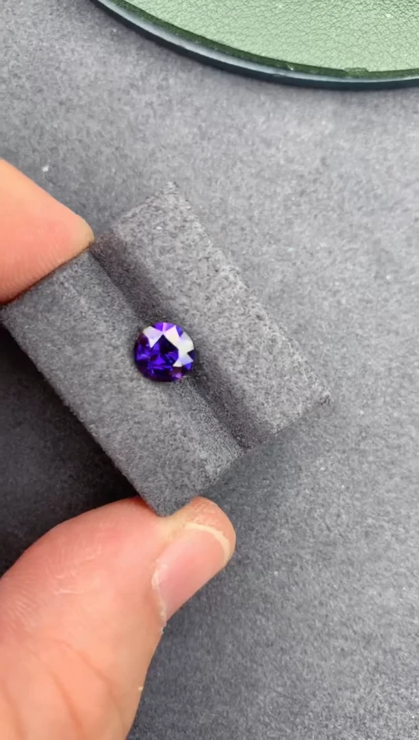 【闪购商品】彩色蓝宝石裸石未镶嵌1.3ct   无烧紫蓝宝正圆
