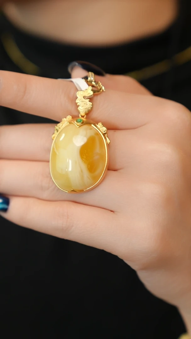 蜜蜡吊坠(赠链)银S925镶嵌祥云吊坠