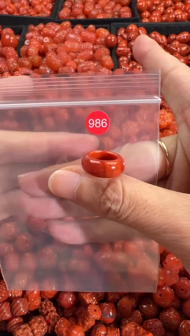 颈饰未镶嵌南红玛瑙1