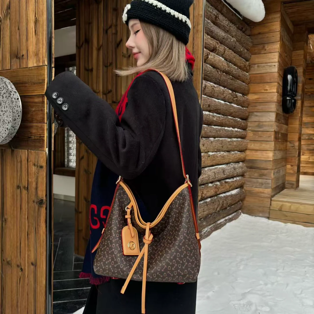 【URICK】2025秋冬新款百搭斜挎包腋下包咖G651782时尚百搭女包爆款