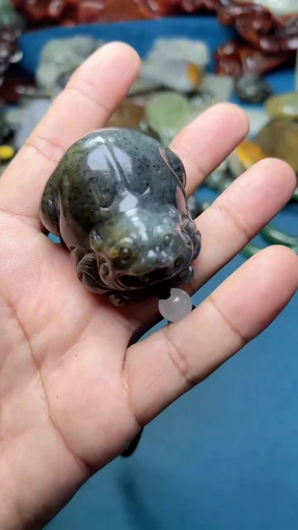 和田玉未镶嵌把件-