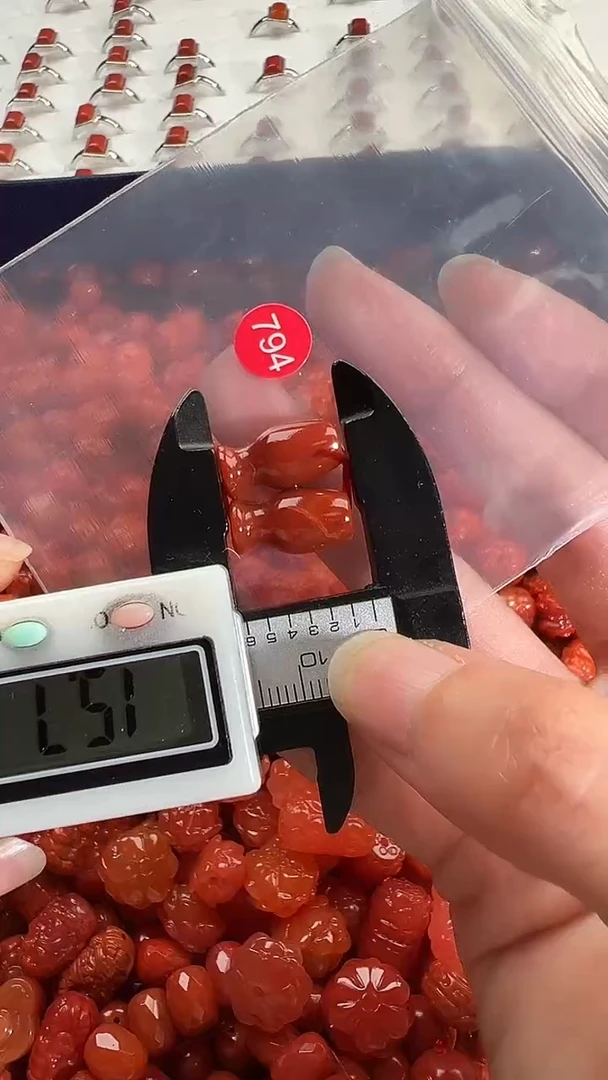 颈饰未镶嵌南红玛瑙1