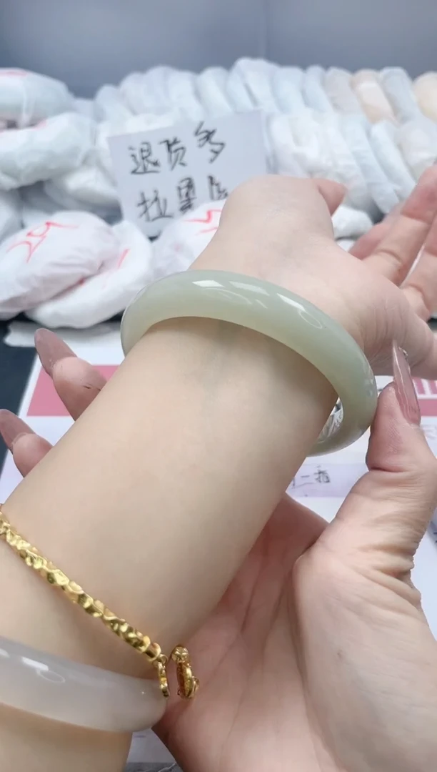 【闪购商品】石英质玉手镯未镶嵌121/