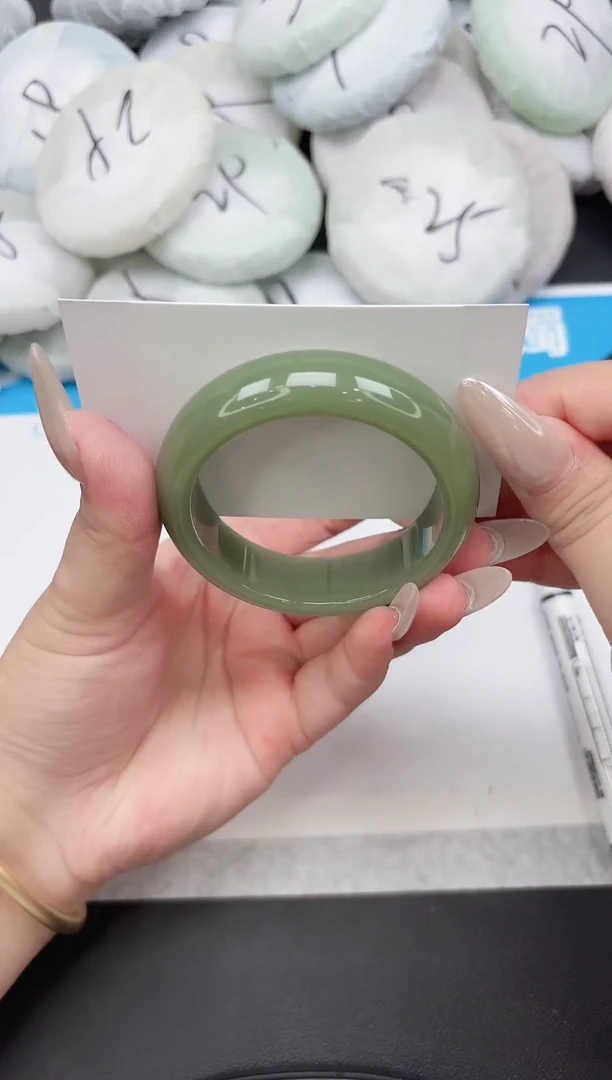 未镶嵌手镯石英质玉92-52.4