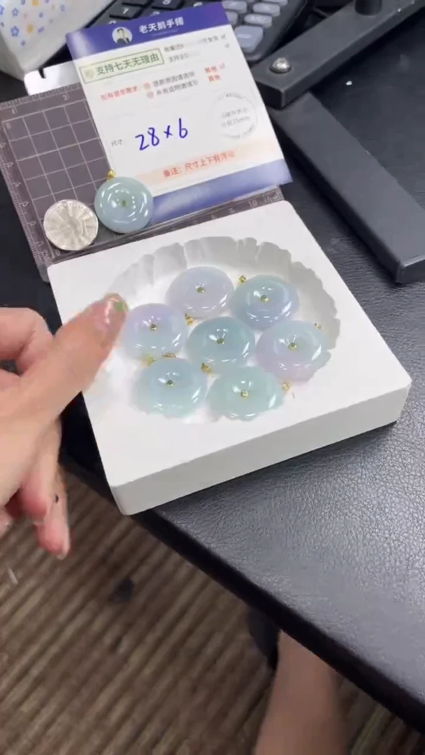 【闪购商品】翡翠颈饰18K金镶嵌翡翠平安扣18/多样性发其一CP