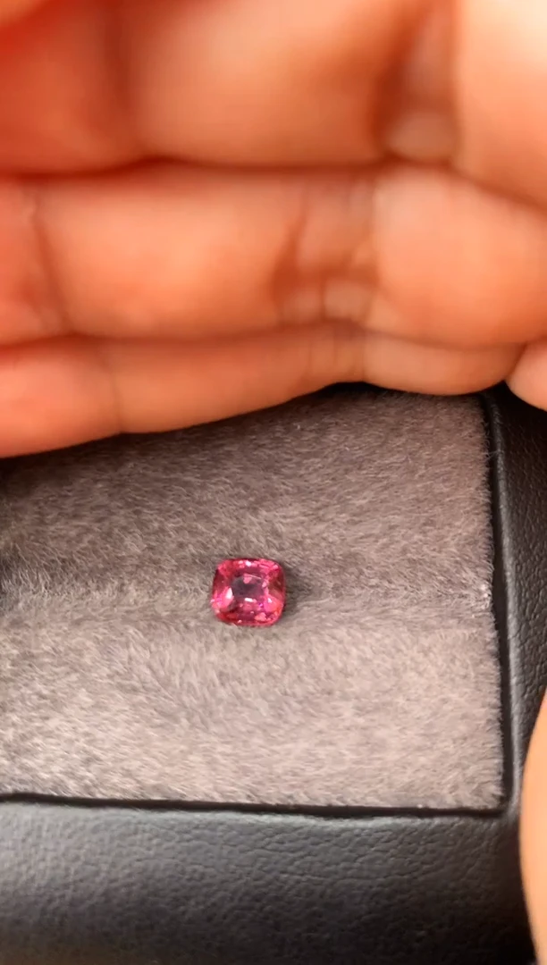 未镶嵌裸石定制尖晶石枕型 浆果紫色调 1.20ct