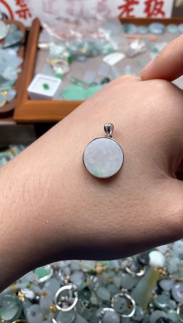 【闪购商品】翡翠颈饰未镶嵌哥哥