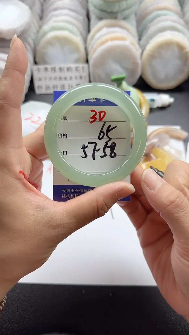 未镶嵌手镯石英质玉30