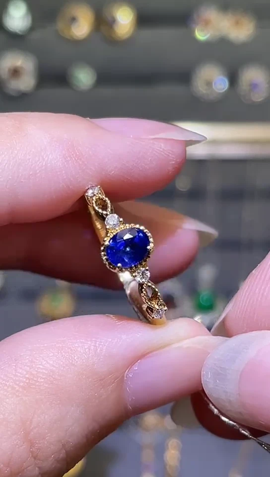 戒指蓝宝石18K金镶嵌0.55ct