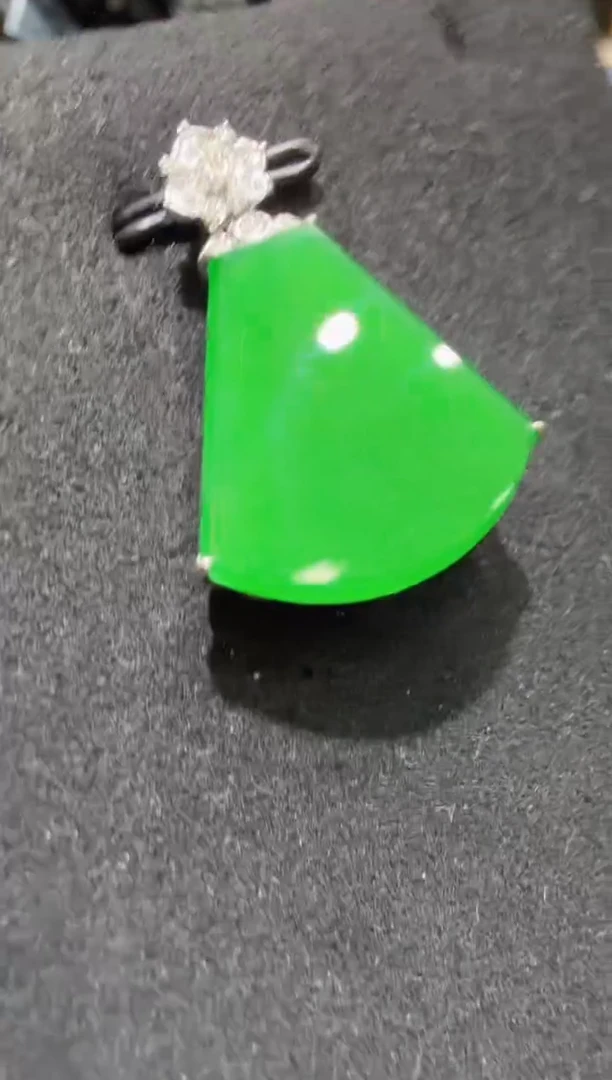 吊坠(不含链)18K金镶嵌翡翠多样性团购发一件