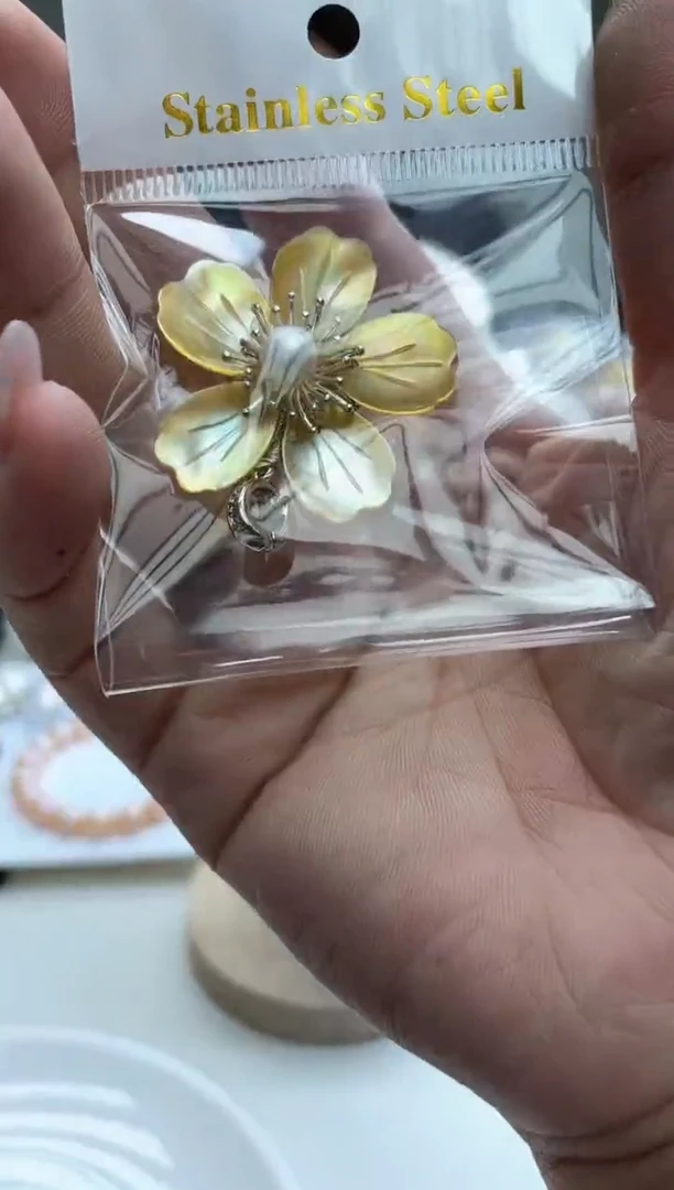 未镶嵌吊坠淡水珍珠花花万能扣(多样性发一）