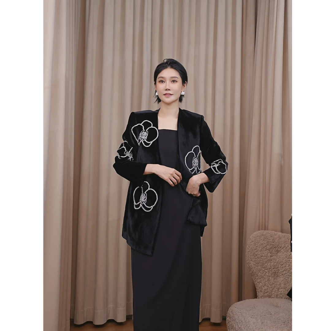 M essential丝绒兰花钉珠西装